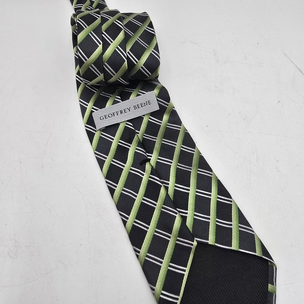 Geoffrey Beene 100% Silk Black Green White Striped‎ Plaid Neck Tie Hand Made